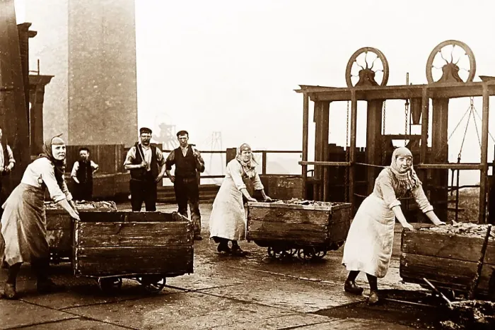 Framed Print : Pit Brow Lasses, Moss Hall, Lancashire, Victorian period Framed Print : Pit Brow Lasses, Moss Hall, Lancashire, Victorian period