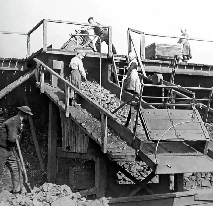 Framed Print : Pit lasses working on a scree at an English coal mine Framed Print : Pit lasses working on a scree at an English coal mine