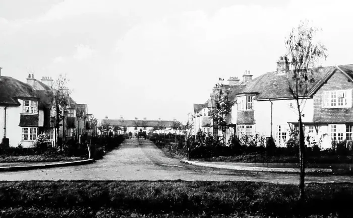 Framed Print : Pix Road, Letchworth Garden City, early 1900s Framed Print : Pix Road, Letchworth Garden City, early 1900s