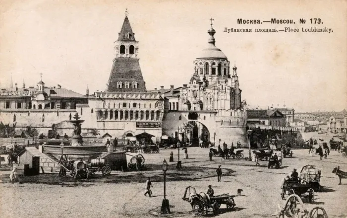 Framed Print : Place Loubiansky outside the Kremlin walls, Moscow, Russia Framed Print : Place Loubiansky outside the Kremlin walls, Moscow, Russia