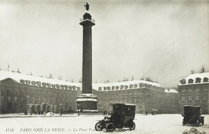 Framed Print : Place Vendome, Paris - under snow Framed Print : Place Vendome, Paris - under snow