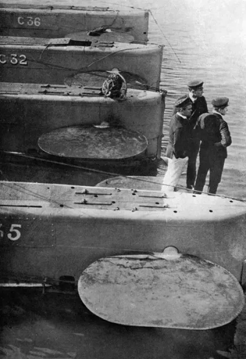 Framed Print : Planes of a British submarine, WW1 Framed Print : Planes of a British submarine, WW1
