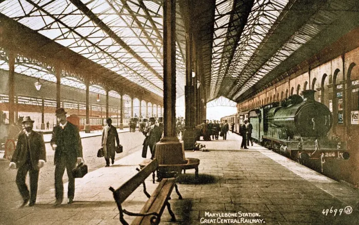 Framed Print : Platform scene at Marylebone Station, London Framed Print : Platform scene at Marylebone Station, London