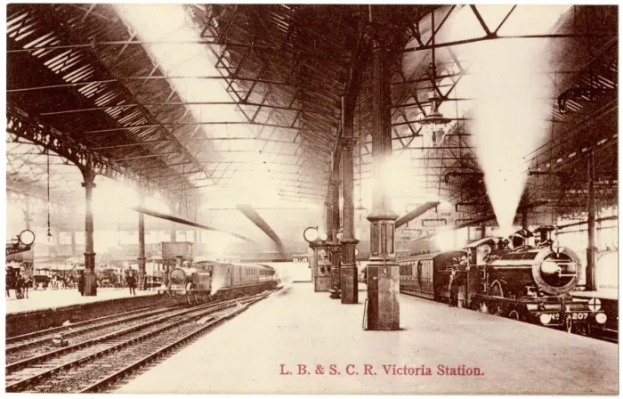 Framed Print : Platforms and trains at Victoria Station, London Framed Print : Platforms and trains at Victoria Station, London