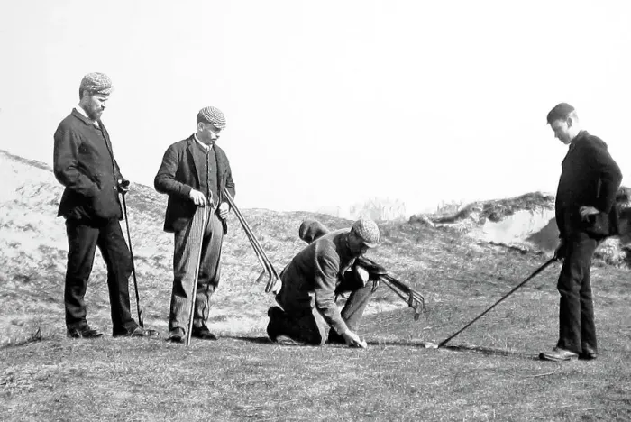 Framed Print : Playing golf at St. Andrew, Scotland Framed Print : Playing golf at St. Andrew, Scotland