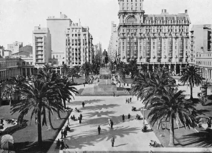 Framed Print : Plaza Independencia, Montevideo Framed Print : Plaza Independencia, Montevideo