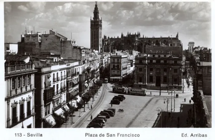 Framed Print : Plaza de San Francisco and Giralda belltower, Seville, Spain Framed Print : Plaza de San Francisco and Giralda belltower, Seville, Spain