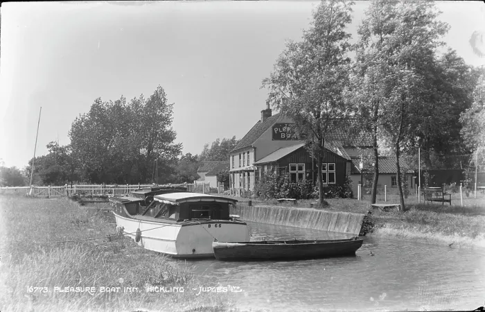 Framed Print : Pleasure Boat Inn, Hickling Framed Print : Pleasure Boat Inn, Hickling
