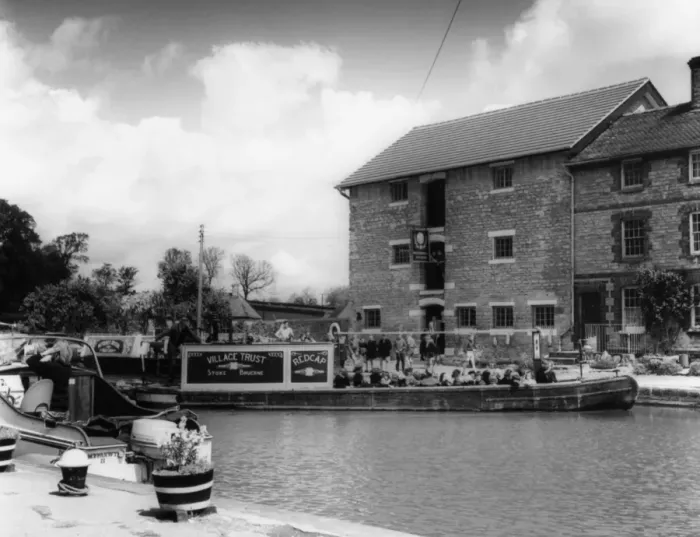 Framed Print : Pleasure Canal Boat Trip Framed Print : Pleasure Canal Boat Trip