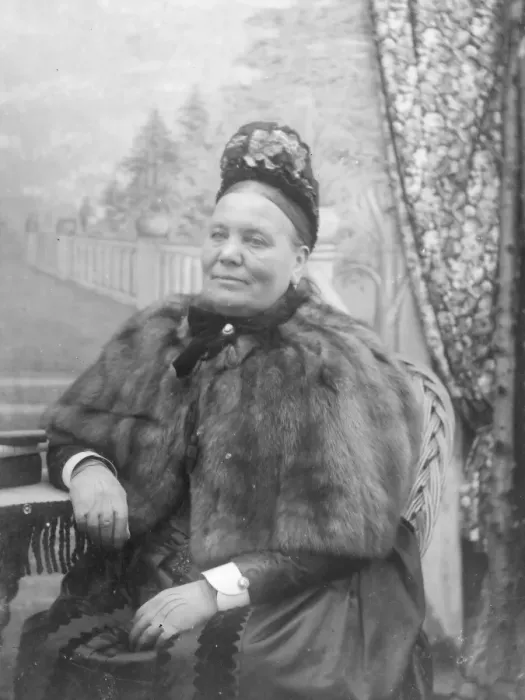 Framed Print : Plump woman in a fur wrap, studio photo, Mid Wales Framed Print : Plump woman in a fur wrap, studio photo, Mid Wales
