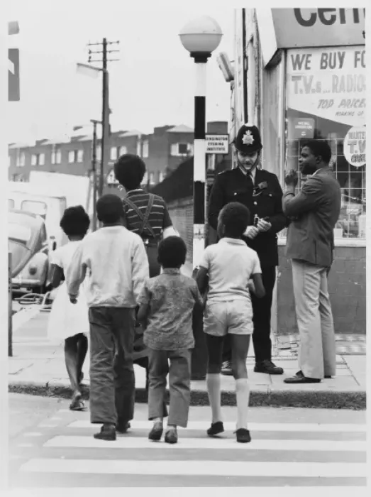 Framed Print : Police Officer / Children Framed Print : Police Officer / Children