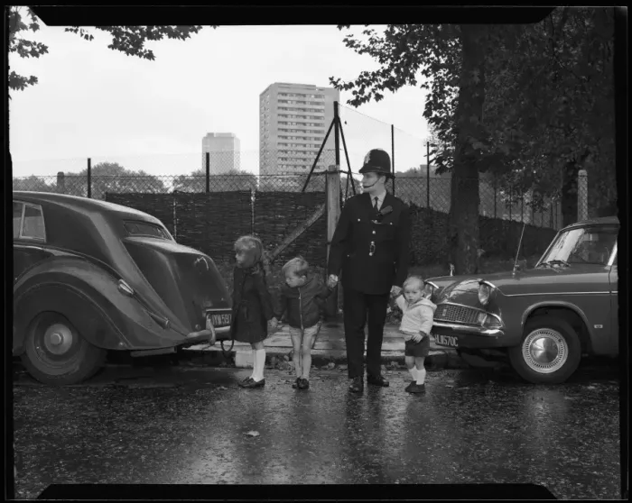 Framed Print : Police Officer / Children Framed Print : Police Officer / Children