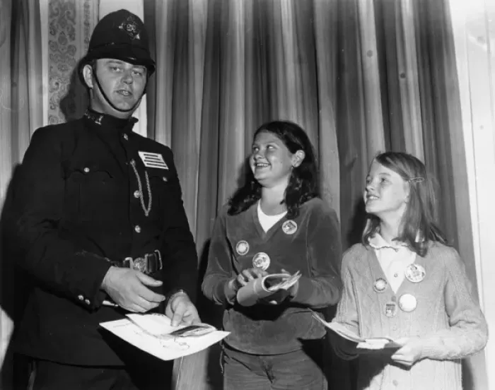 Framed Print : Policeman in 1920s uniform, with two girls Framed Print : Policeman in 1920s uniform, with two girls
