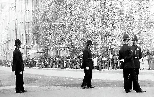 Policemen and a queue, Victoria Tower, Houses of Parliament