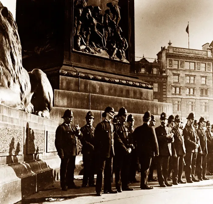 Framed Print : Policemen in Trafalgar Square, London Framed Print : Policemen in Trafalgar Square, London