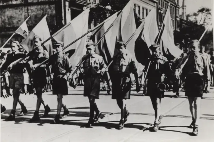Framed Print : Polish Scouts on parade