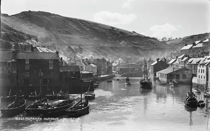 Framed Print : Polperro Harbour Framed Print : Polperro Harbour