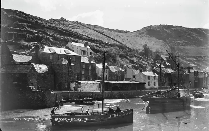 Framed Print : Polperro in the Harbour Framed Print : Polperro in the Harbour