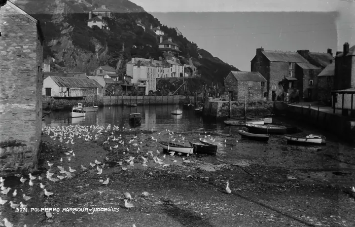 Framed Print : Polperro Harbour Framed Print : Polperro Harbour