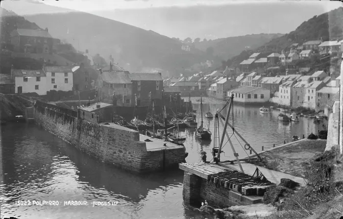 Framed Print : Polperro Harbour Framed Print : Polperro Harbour
