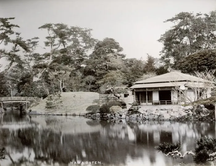 Framed Print : The pond at Hama-rikyūGardens in Chūo, Tokyo Framed Print : The pond at Hama-rikyūGardens in Chūo, Tokyo