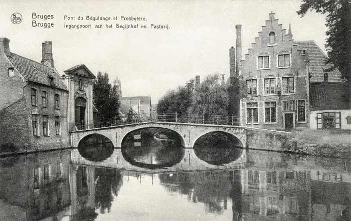 Framed Print : Pont du Beguinage and Prebytery, Bruges, Belgium Framed Print : Pont du Beguinage and Prebytery, Bruges, Belgium