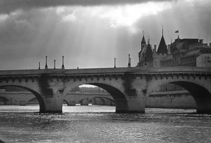 Framed Print : Pont Neuf, Paris Framed Print : Pont Neuf, Paris