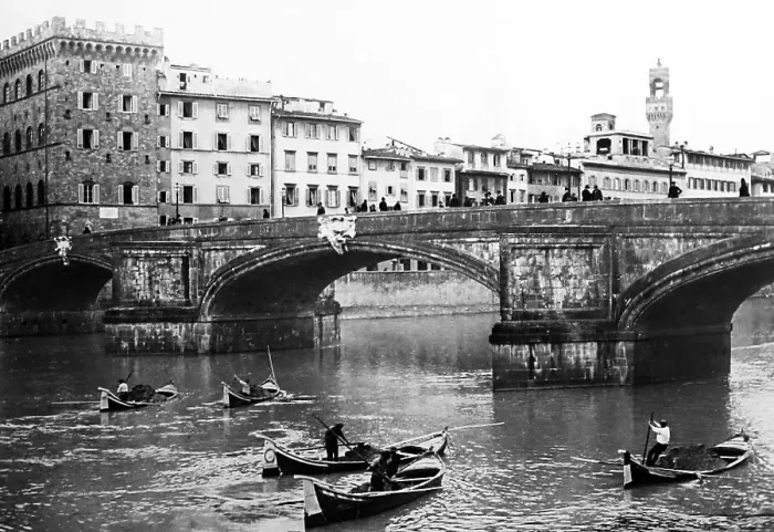Framed Print : Ponte Santa Trinita, Florence, Italy Framed Print : Ponte Santa Trinita, Florence, Italy