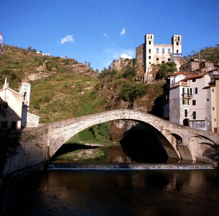 Framed Print : Ponte Vecchio and the Doria Castle in Dolceacqua Framed Print : Ponte Vecchio and the Doria Castle in Dolceacqua
