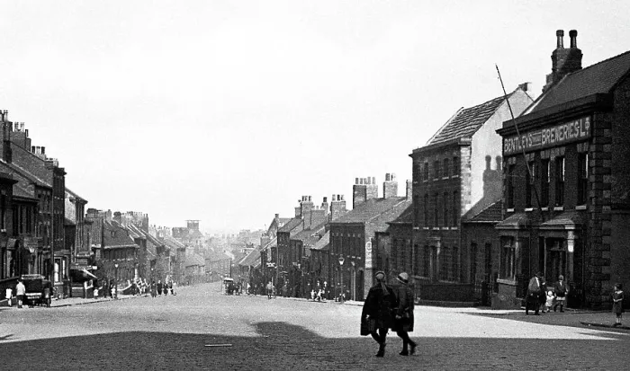 Framed Print : Pontefract Bridge Street early 1900s Framed Print : Pontefract Bridge Street early 1900s