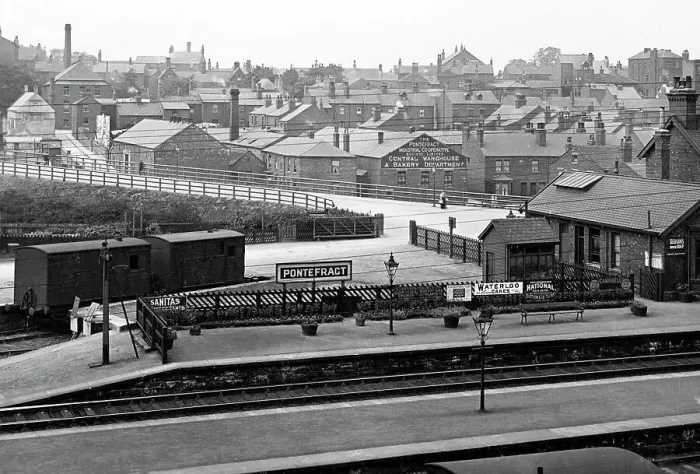 Framed Print : Pontefract Railway Station early 1900s Framed Print : Pontefract Railway Station early 1900s
