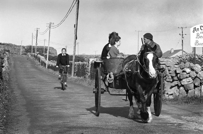 Framed Print : Pony and trap on the island of Innishmore, Aran Islands Framed Print : Pony and trap on the island of Innishmore, Aran Islands