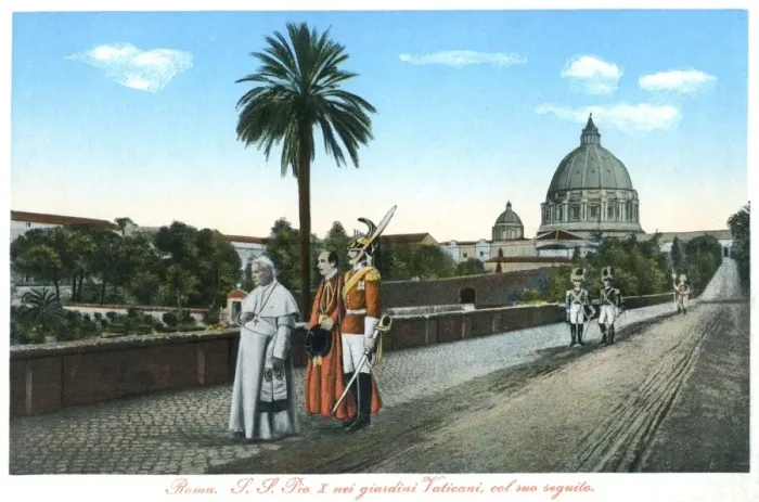 Framed Print : Pope Pius X walks in the Vatican City with Papal Swiss Guard Framed Print : Pope Pius X walks in the Vatican City with Papal Swiss Guard