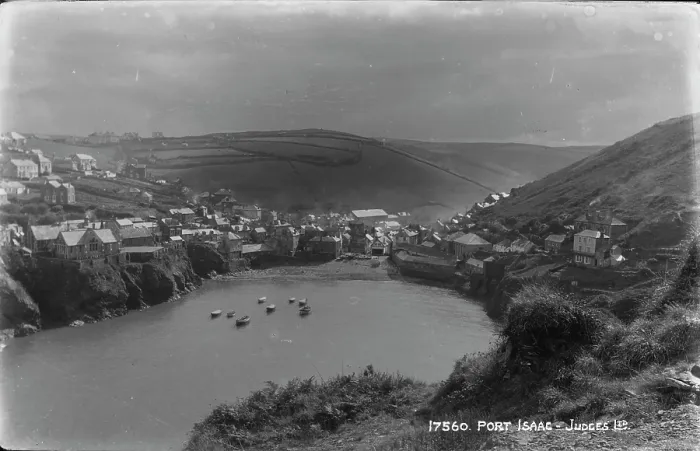 Framed Print : Port Isaac in Black and White Framed Print : Port Isaac in Black and White