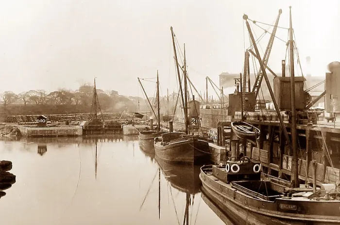 Framed Print : Port Sunlight - Wharf and Docks - early 1900s Framed Print : Port Sunlight - Wharf and Docks - early 1900s