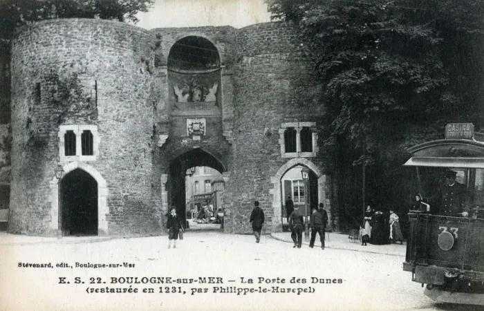Framed Print : Porte des Dunes, Boulogne-Sur-Mer, Pas-de-Calais, France Framed Print : Porte des Dunes, Boulogne-Sur-Mer, Pas-de-Calais, France
