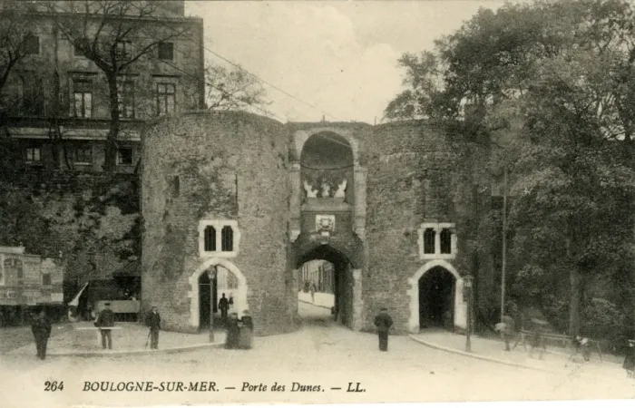 Framed Print : Porte des Dunes, Boulogne-Sur-Mer, Pas-de-Calais Framed Print : Porte des Dunes, Boulogne-Sur-Mer, Pas-de-Calais