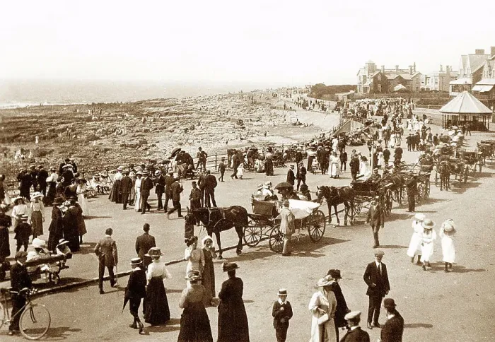 Framed Print : Porthcawl Promenade early 1900s Framed Print : Porthcawl Promenade early 1900s