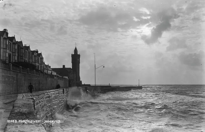 Framed Print : Porthleven Seafront Framed Print : Porthleven Seafront