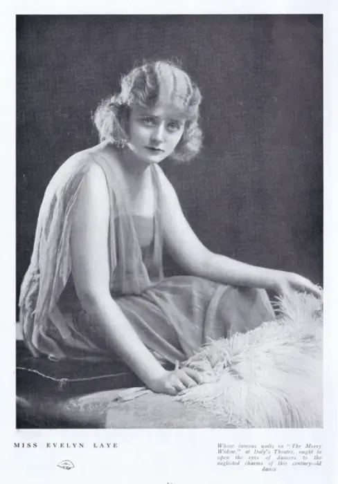 Framed Print : A portrait of the actress Evelyn Laye, 1923 Framed Print : A portrait of the actress Evelyn Laye, 1923
