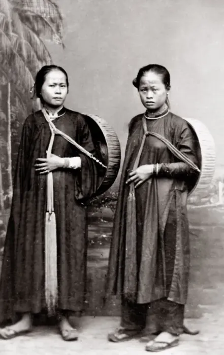 Framed Print : portrait Indo-China, Vietnam or Singapore Framed Print : portrait Indo-China, Vietnam or Singapore