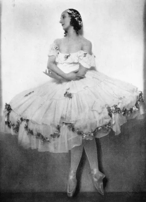 Framed Print : A portrait of Pavlova, 1927 Framed Print : A portrait of Pavlova, 1927