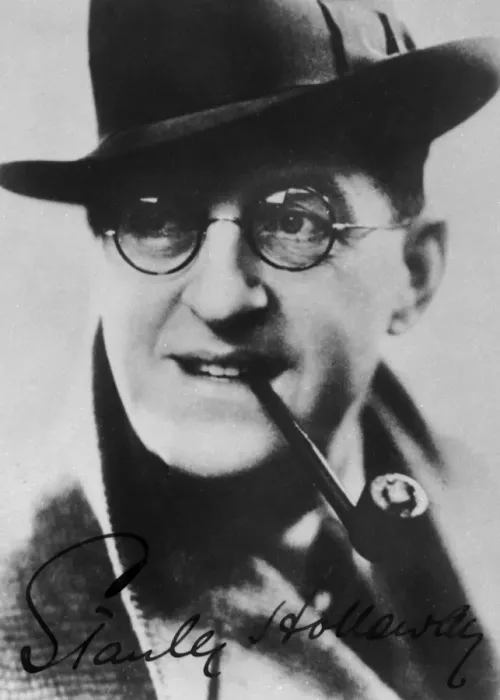 Framed Print : Portrait photograph of Stanley Holloway Framed Print : Portrait photograph of Stanley Holloway