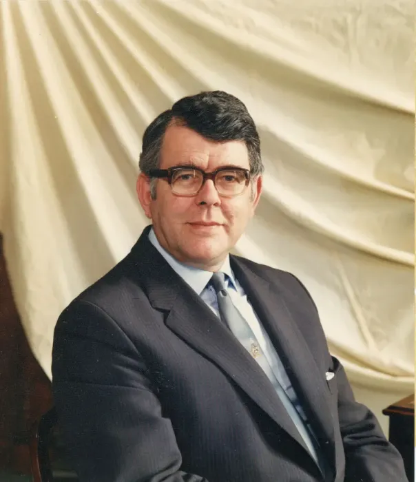Framed Print : Portrait of Ronald W Mellor, IMechE Secretary, 1987-1993 Framed Print : Portrait of Ronald W Mellor, IMechE Secretary, 1987-1993