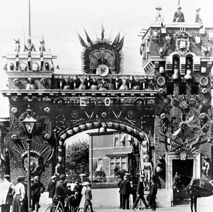 Framed Print : Portsmouth Gunwharf Gate early 1900s Framed Print : Portsmouth Gunwharf Gate early 1900s