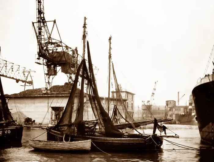 Framed Print : Portsmouth Harbour, early 1900s