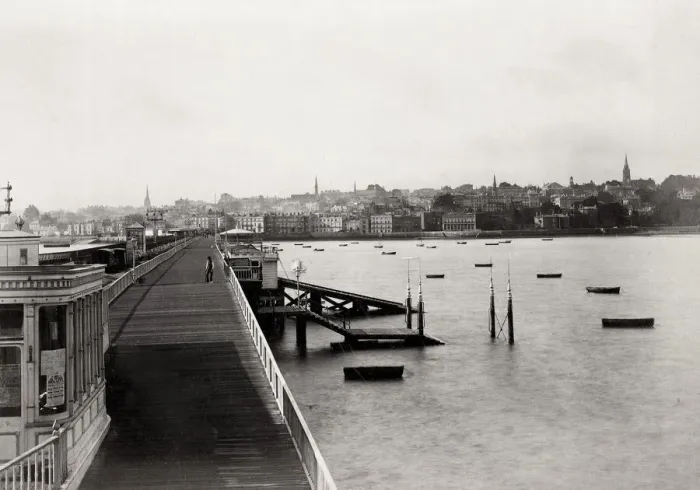 Framed Print : Portsmouth Pier, view of the town Framed Print : Portsmouth Pier, view of the town