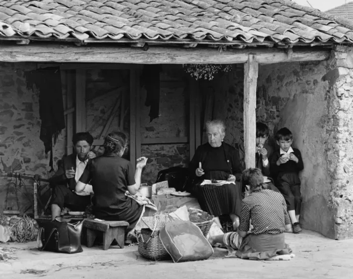 Framed Print : Portuguese family having a picnic