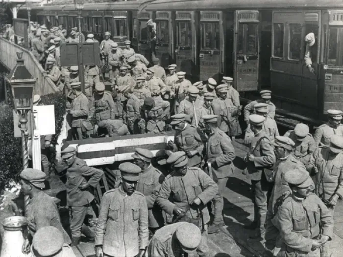 Framed Print : Portuguese soldiers disembarking from train, WW1 Framed Print : Portuguese soldiers disembarking from train, WW1