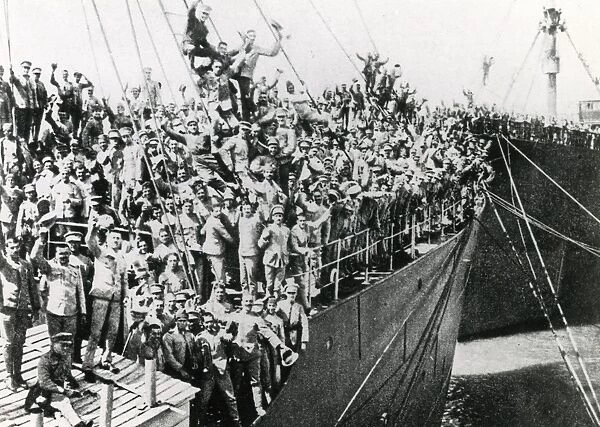 Portuguese troops embarking for France, WW1